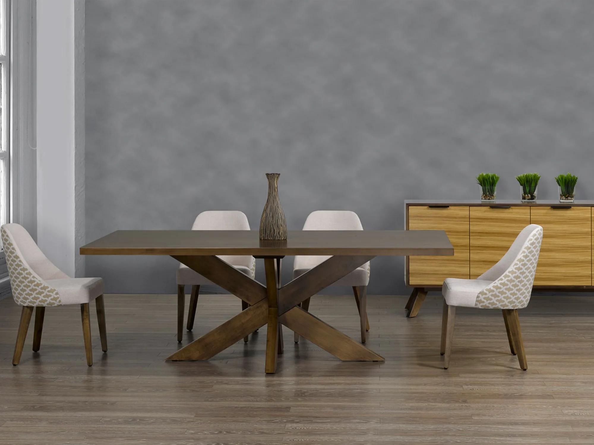 Leka Dining Table